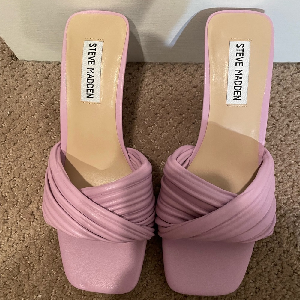 Steve Madden lilac kitten heel sandals. NEVER WORN! Size 7.5